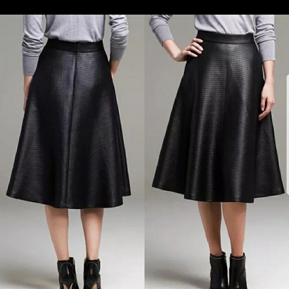 Banana Republic Dresses & Skirts - Banana Republic shiney Black mid-length 8 metallic